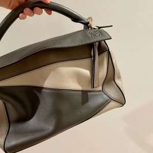 Loewe puzzle bag medium leather grey white